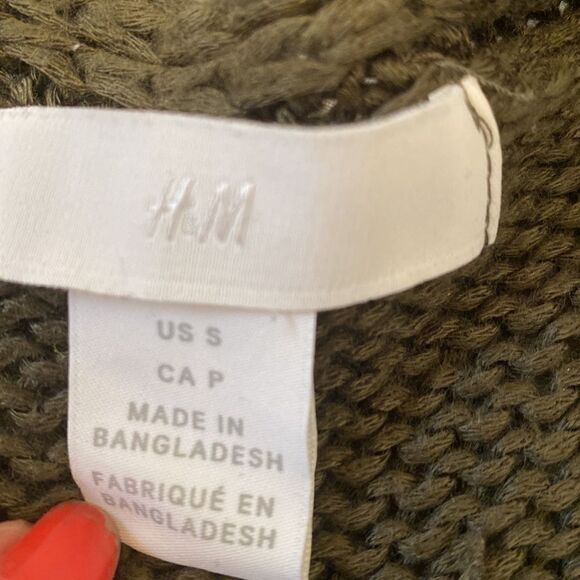 H&M Sweater Olive Green  Oversized Loose Knit Deep V-neckline Size small - Picture 6 of 8